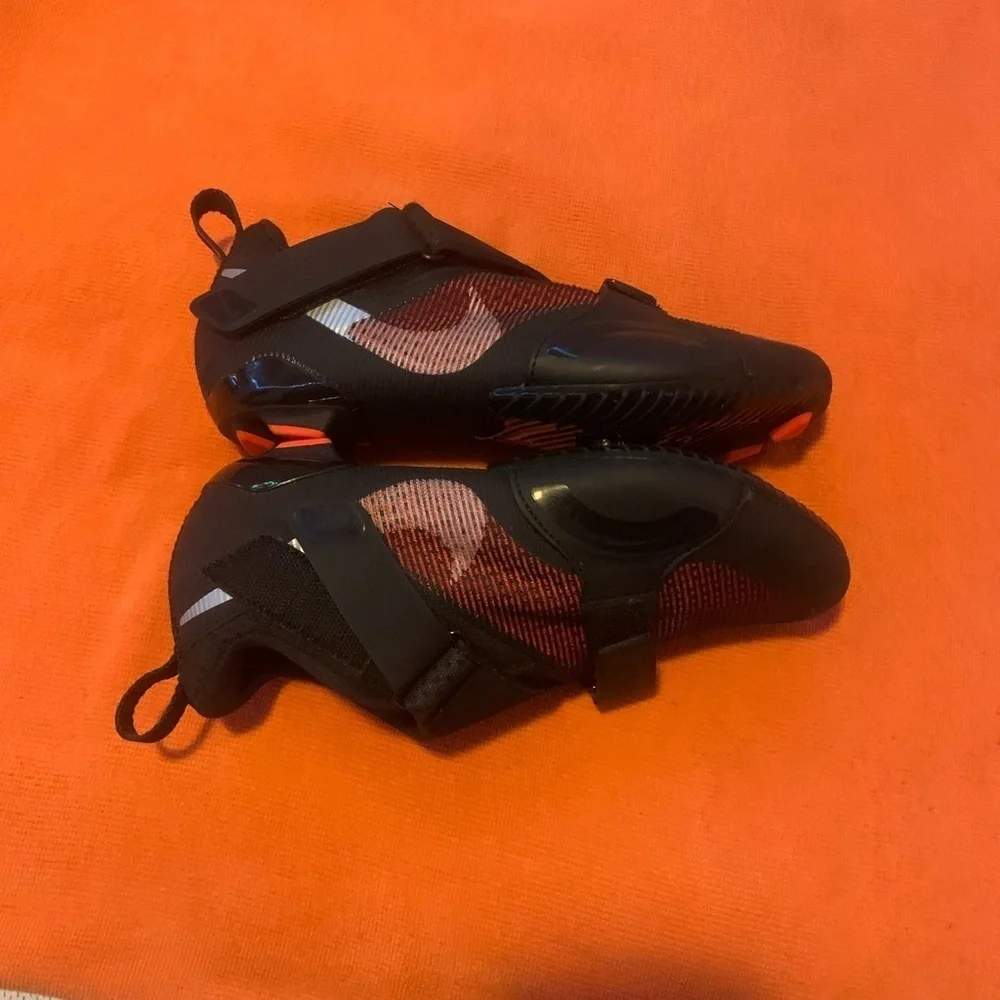 Nike SuperRep Cycle
Black Hyper Crimson - Picture 3 of 5